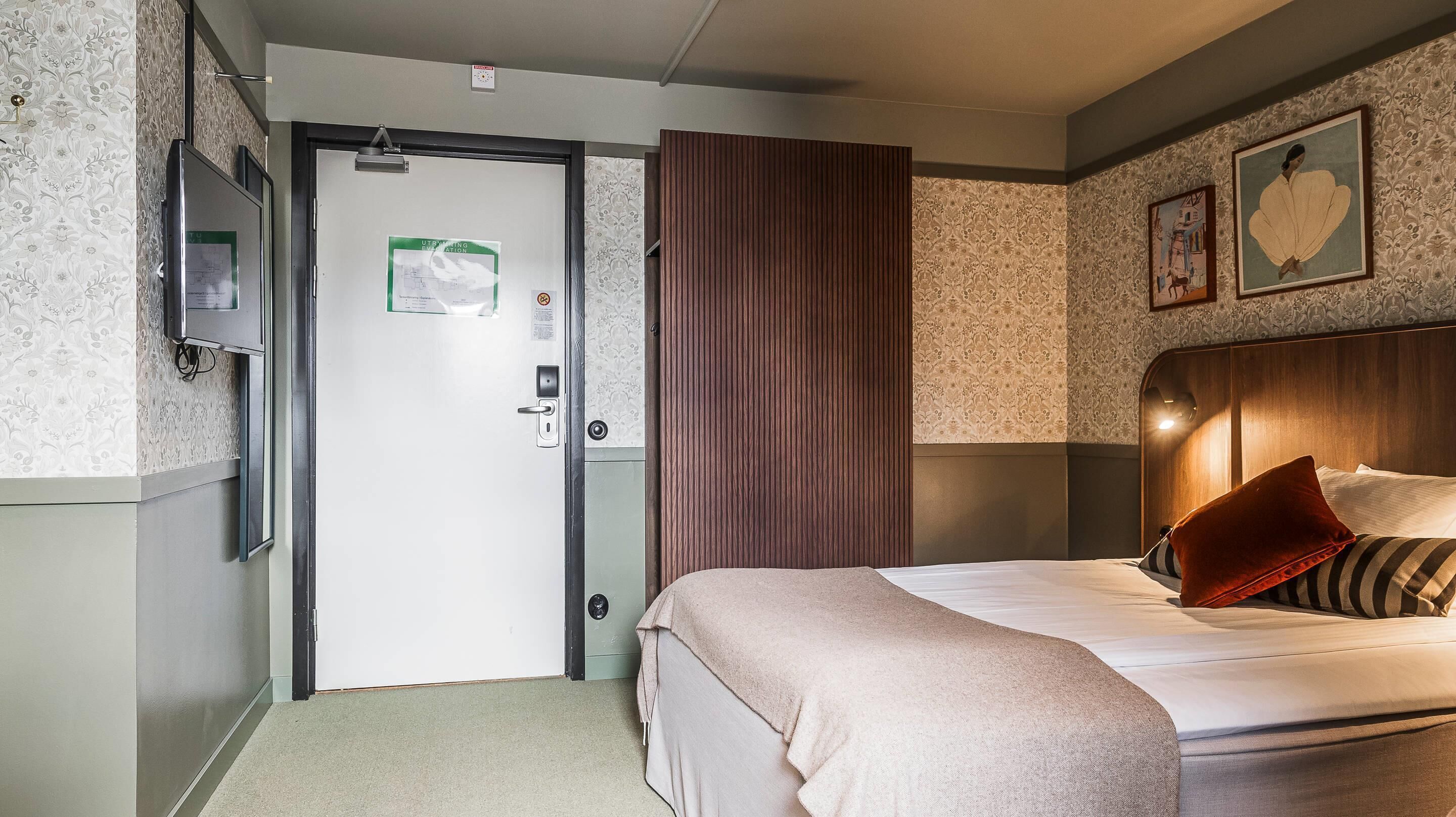 单人房 (Compact) | 高档床上用品、办公桌、笔记本电脑工作区、熨斗/熨衣板