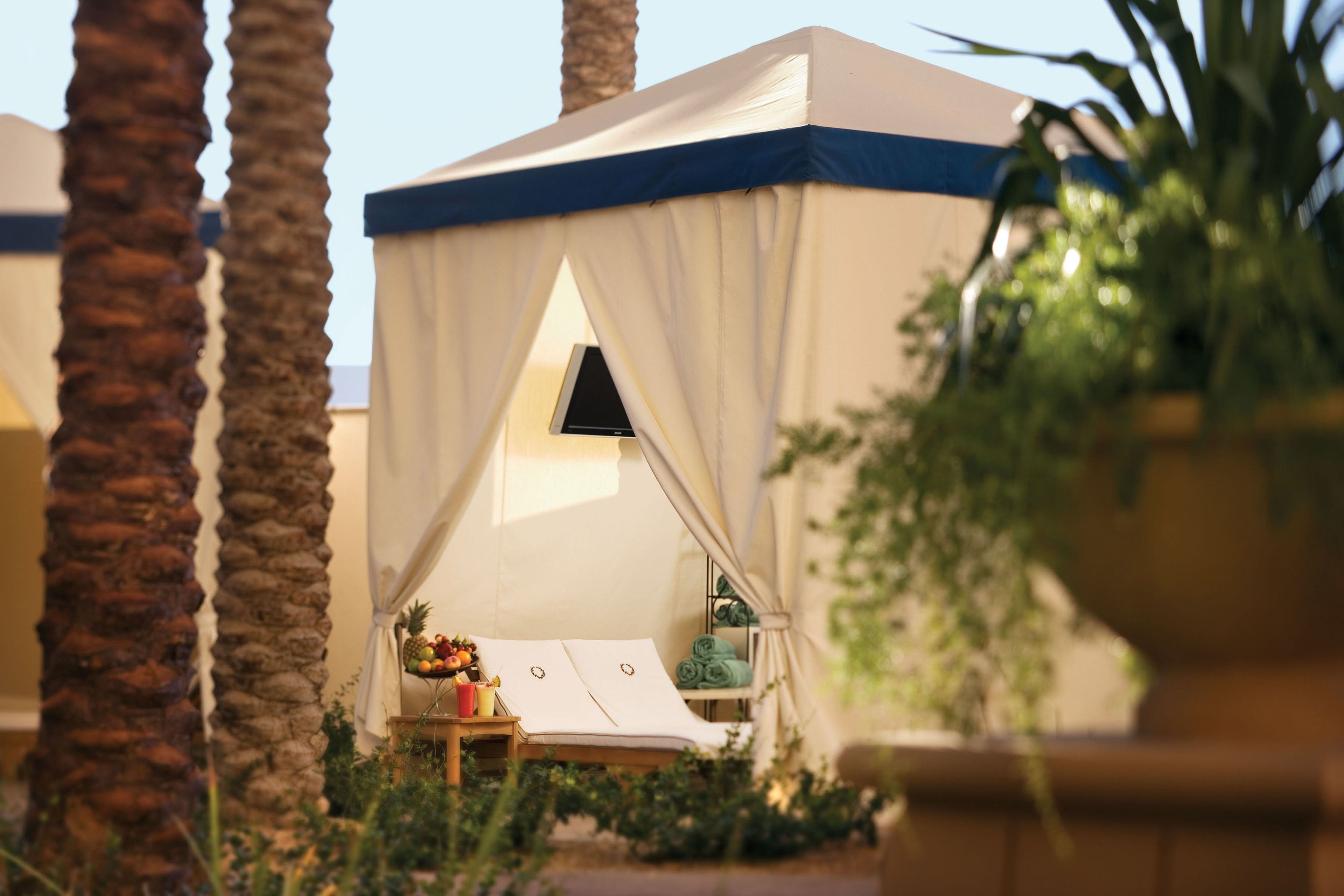 outdoor pool, open 8:00 am to 10:00 pm, pool cabanas (surcharge)