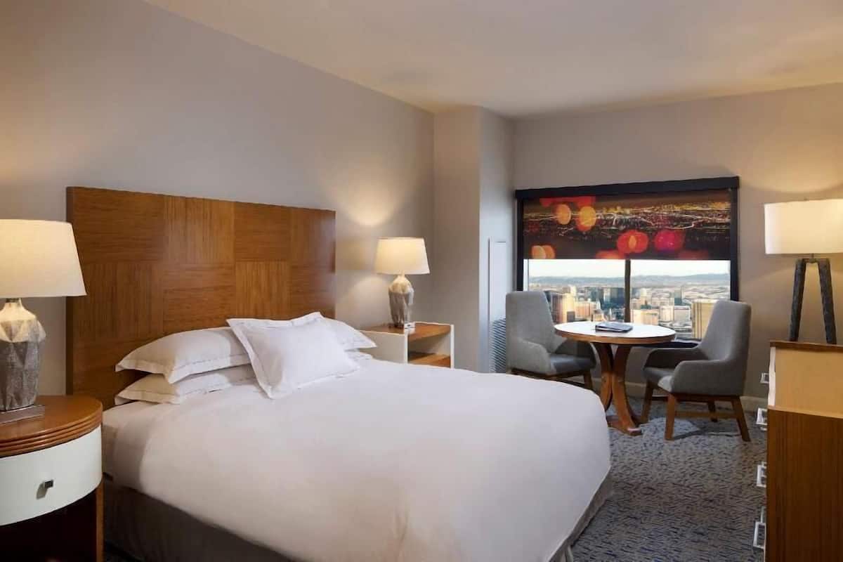 Sengetøy av topp kvalitet, dundyner og senger med overmadrass