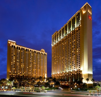 Front of property - evening/night at Hilton Grand Vacations Club on the Las Vegas Strip