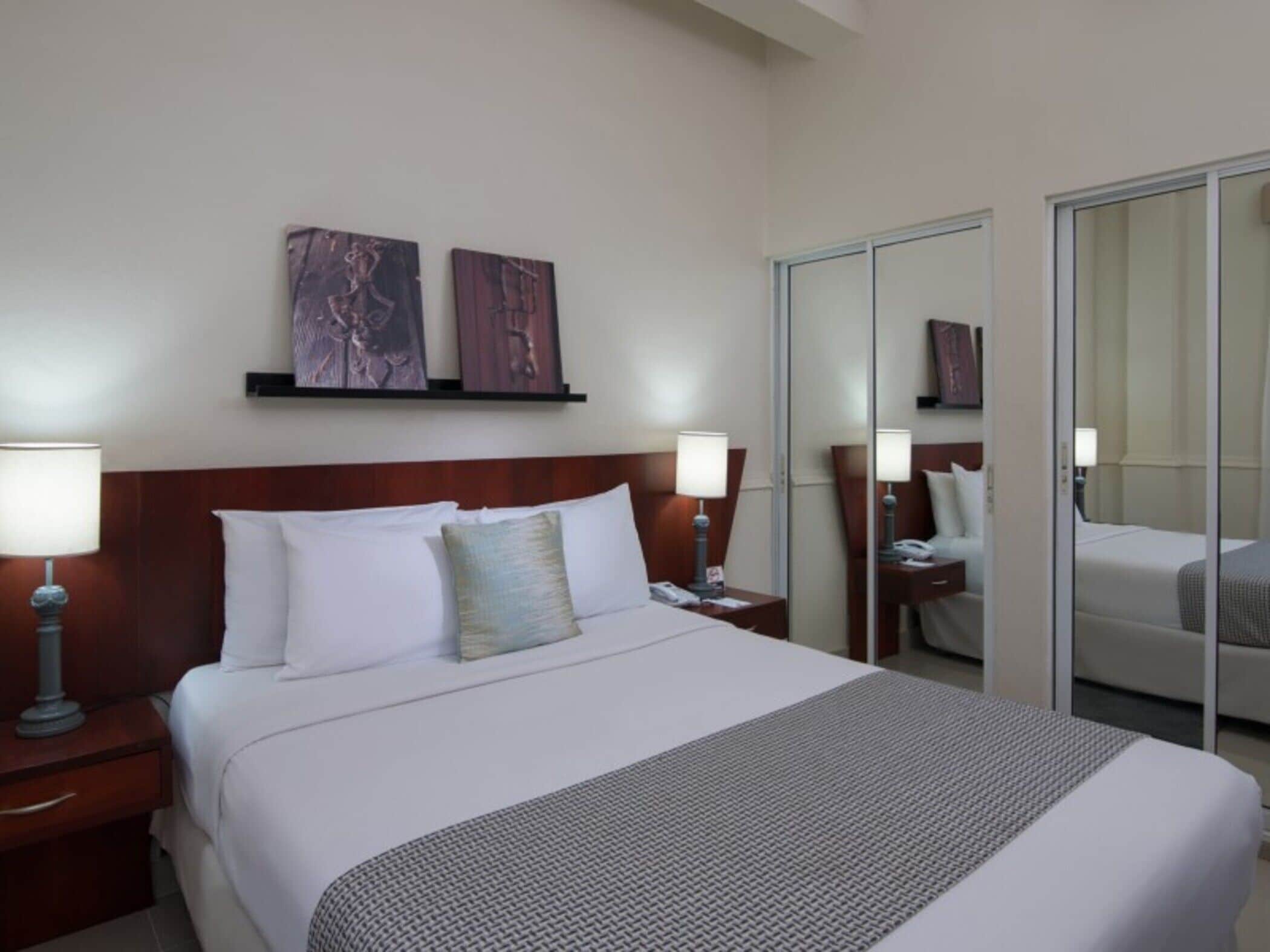 Ropa de cama de alta calidad y minibar 