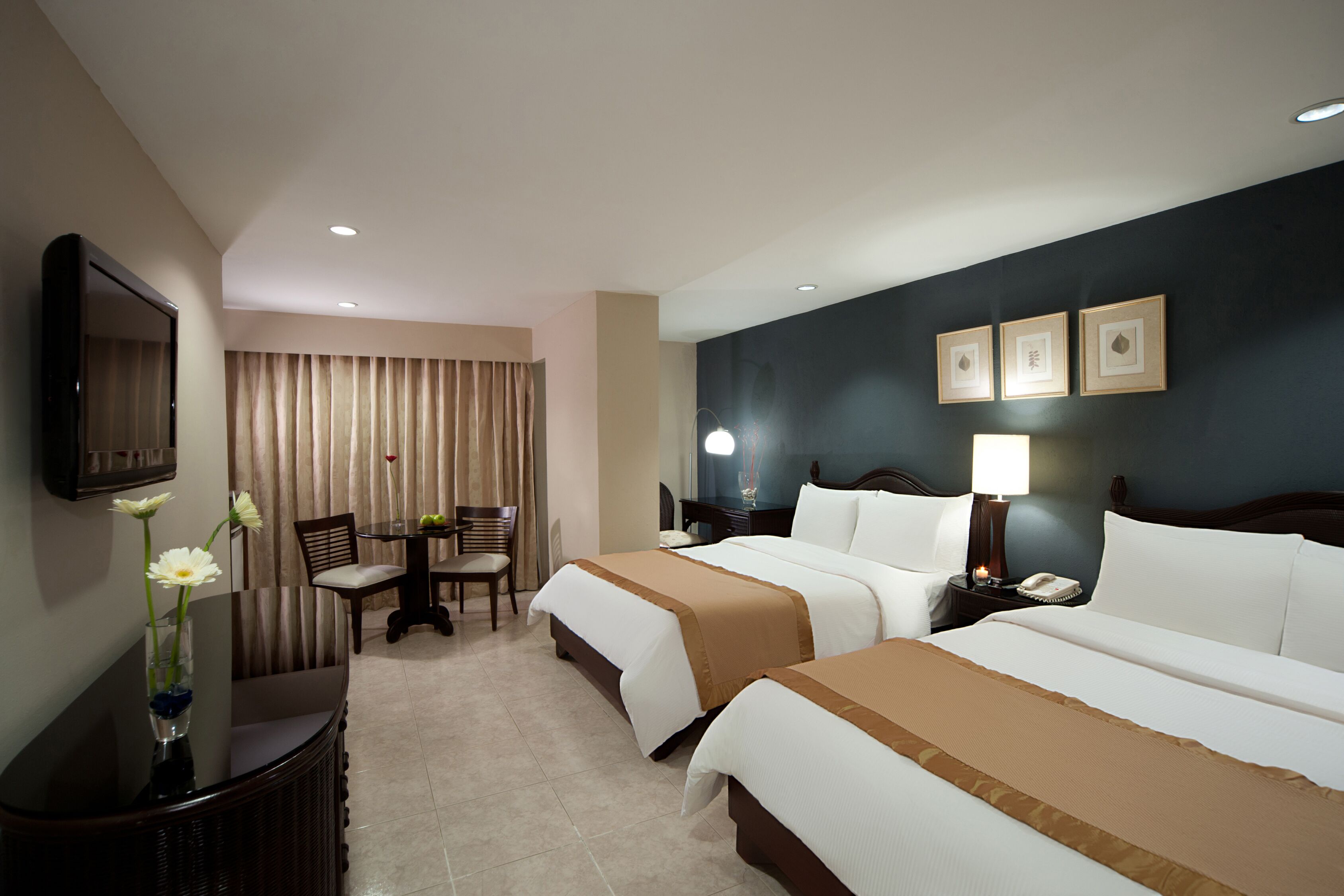 1 bedroom, pillow-top beds, minibar, in-room safe