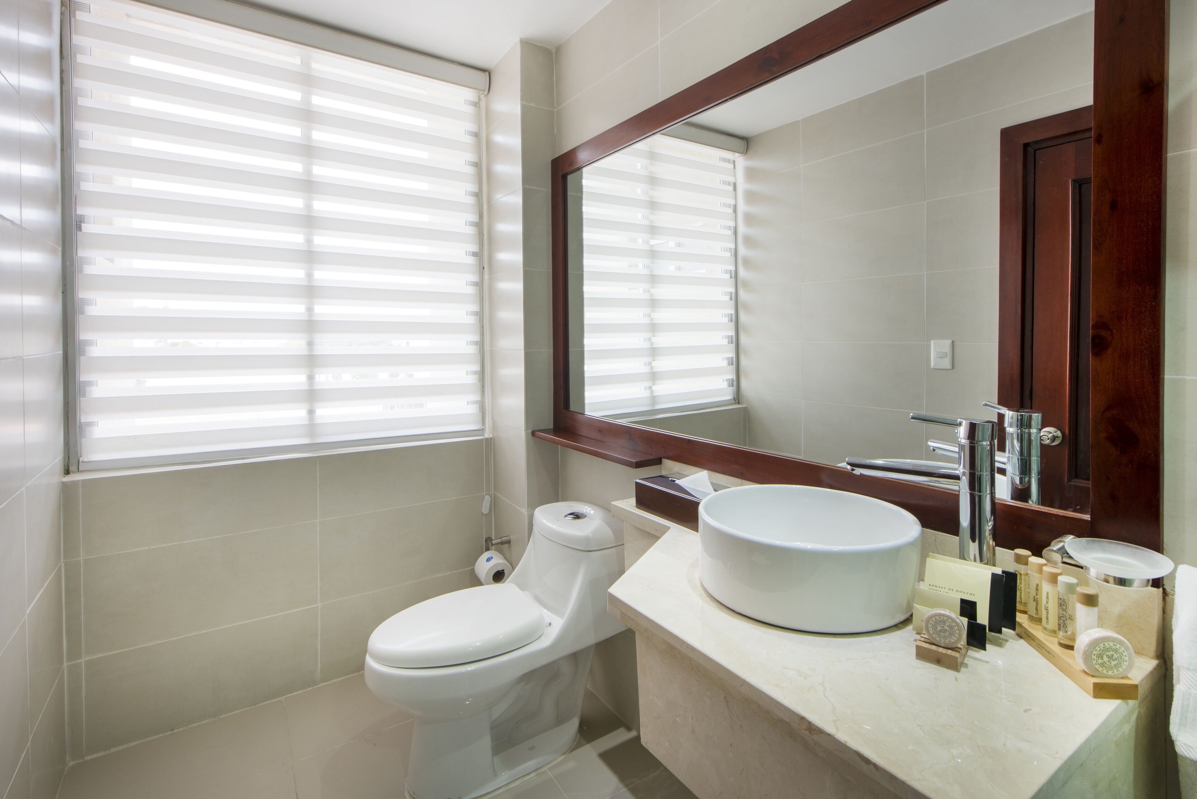 suite (matrimonial) | bathroom | separate bathtub and shower, hair dryer, towels