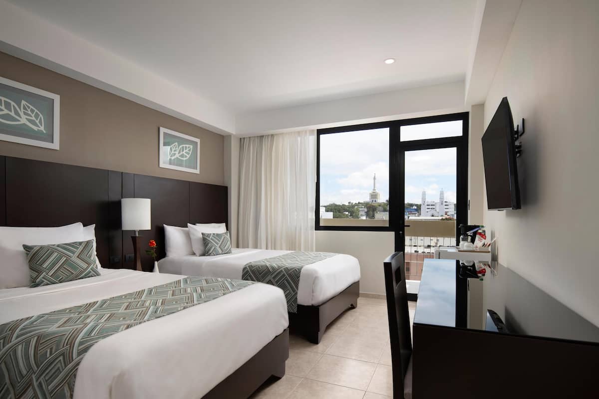 Executive Superior Room 2 Beds | Pillowtop beds, minibar, in-room safe, desk