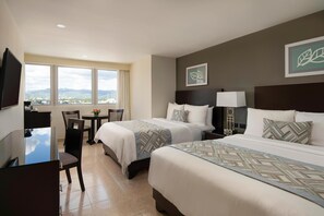 Deluxe Plus - 2 Queen Beds | Vista desde la habitación