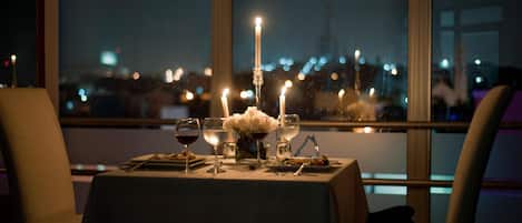 Breakfast, lunch, dinner served; international cuisine