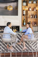 Bar accanto alla piscina