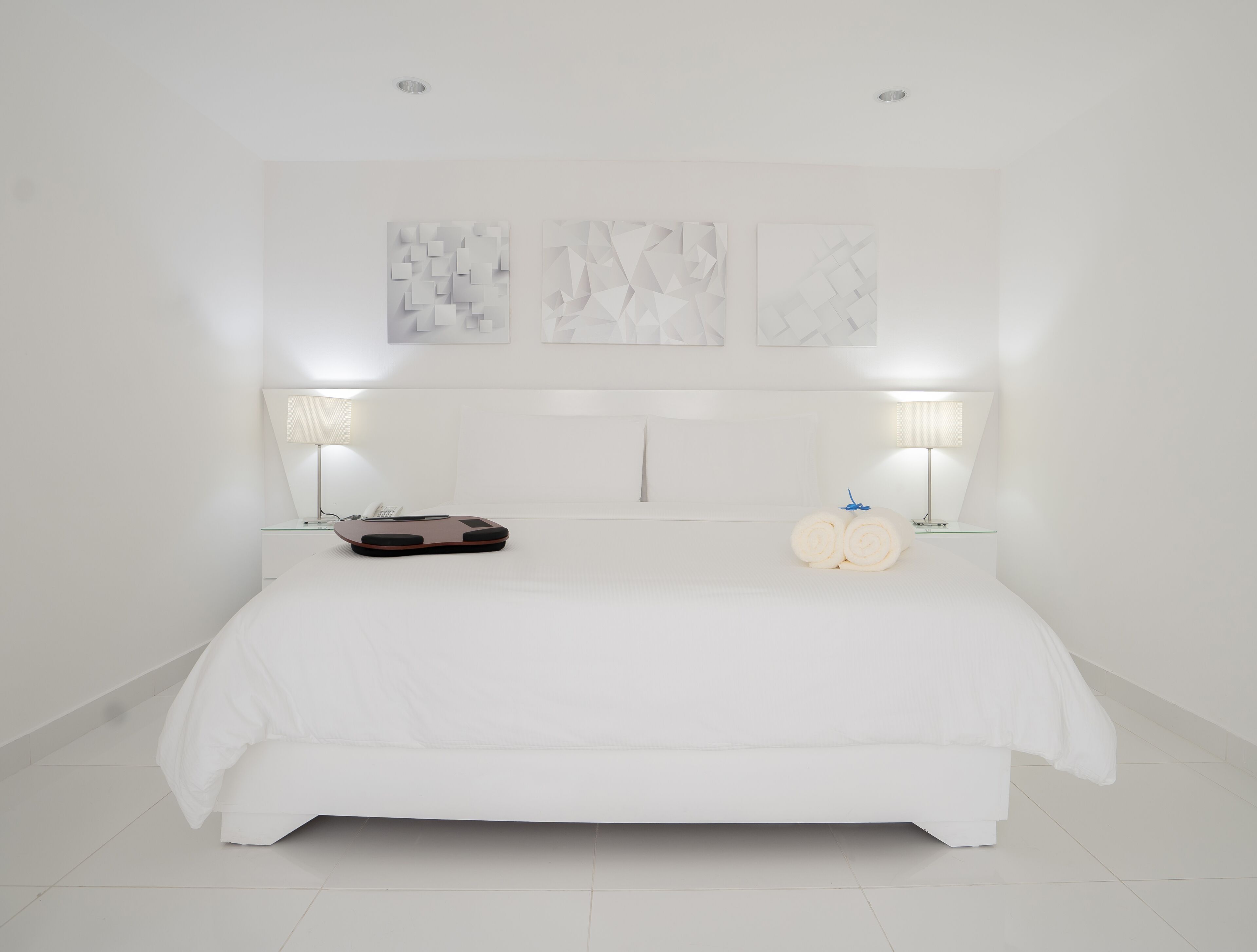 Honeymoon Suite | Sábanas de algodón egipcio, ropa de cama de alta calidad y minibar 