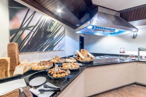 Enjoy a sumptuous spread at our buffet, featuring a variety of fresh bread, pastries, and desserts.