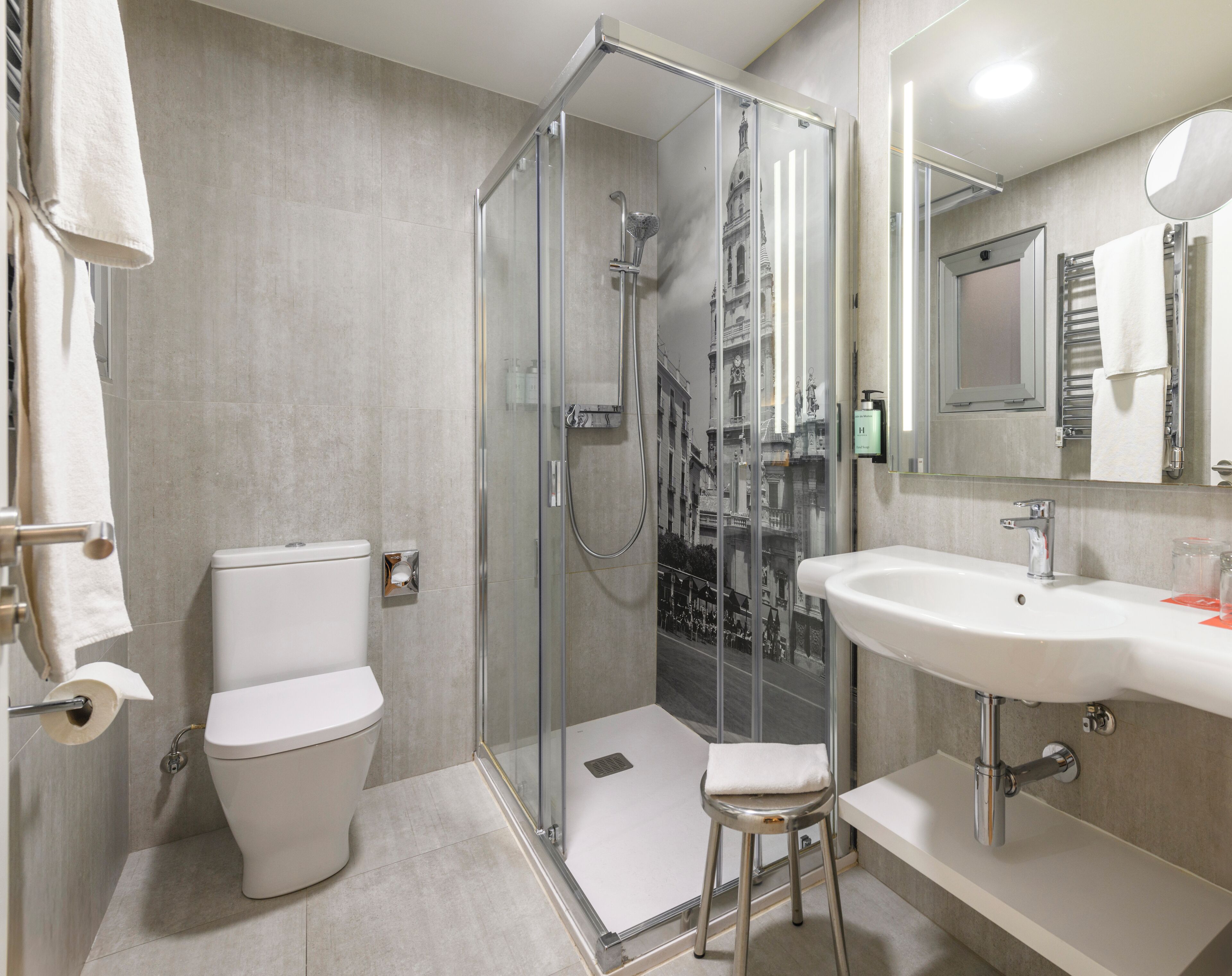 shower, rainfall showerhead, free toiletries, hair dryer