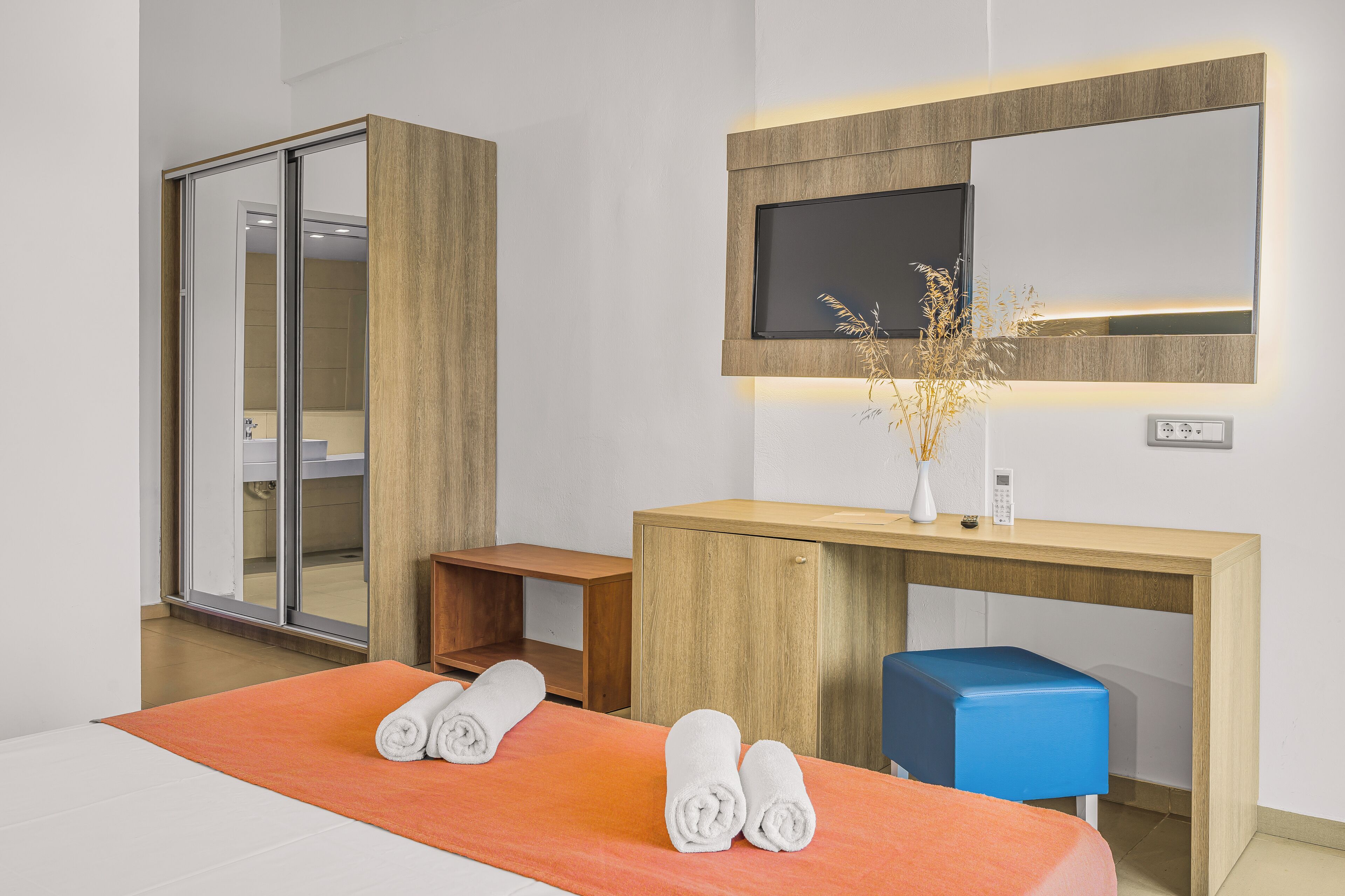 Premium bedding, minibar, in-room safe, soundproofing