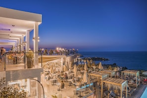 A rooftop bar with outdoor seating overlooking the sea. - Village Panorama (Malevizi)