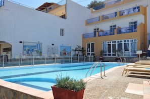Outdoor pool, pool umbrellas, sun loungers