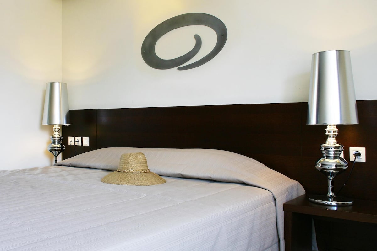 Double Room | Blackout drapes, free WiFi