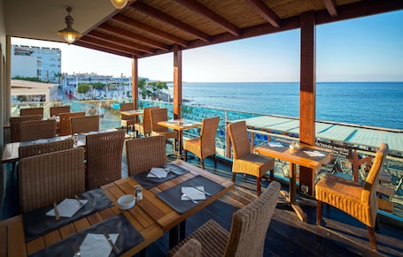 Abendessen. Golden Beach Hotel