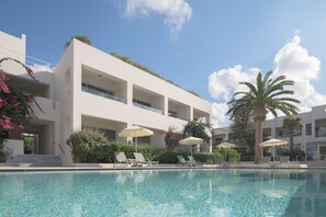 Indoor pool, seasonal outdoor pool, pool umbrellas, pool loungers
