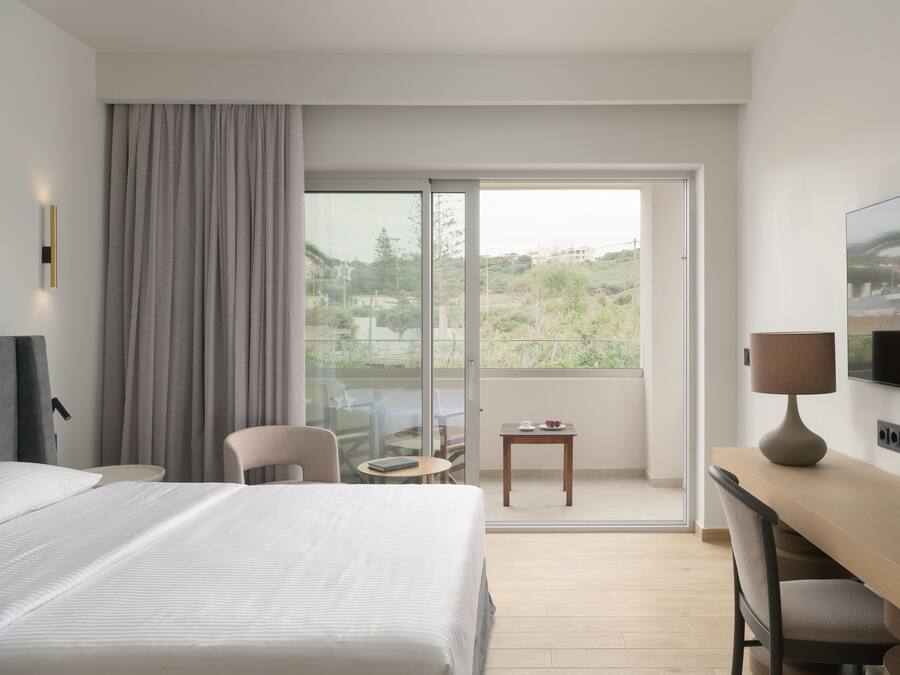 Standard twin/double room garden view | In-room safe, desk, blackout drapes, soundproofing