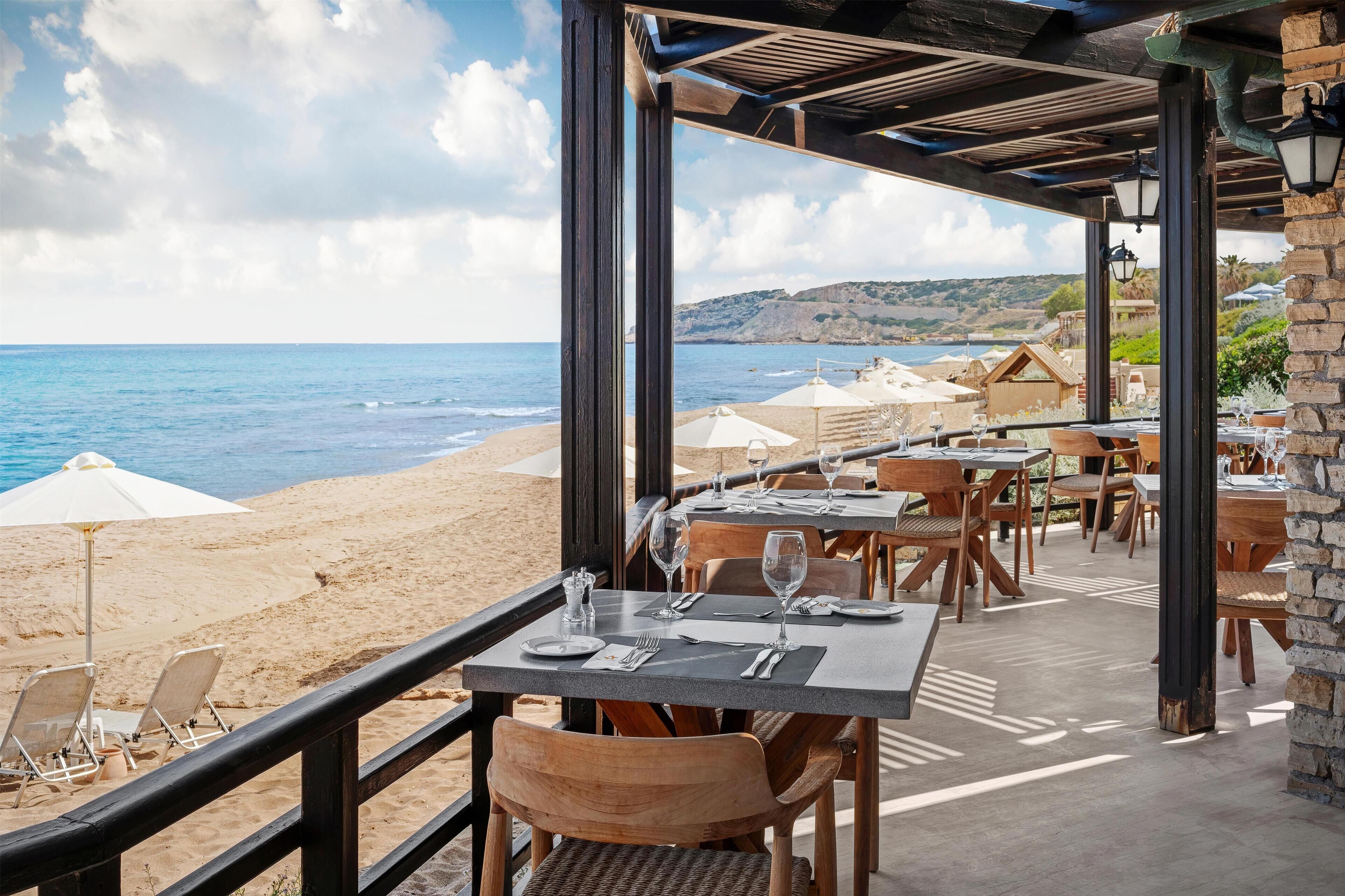 2 restaurants servant le petit déjeuner, spécialités Cuisine grecque