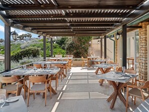 2 restaurants, breakfast, lunch, dinner served; Greek cuisine 
