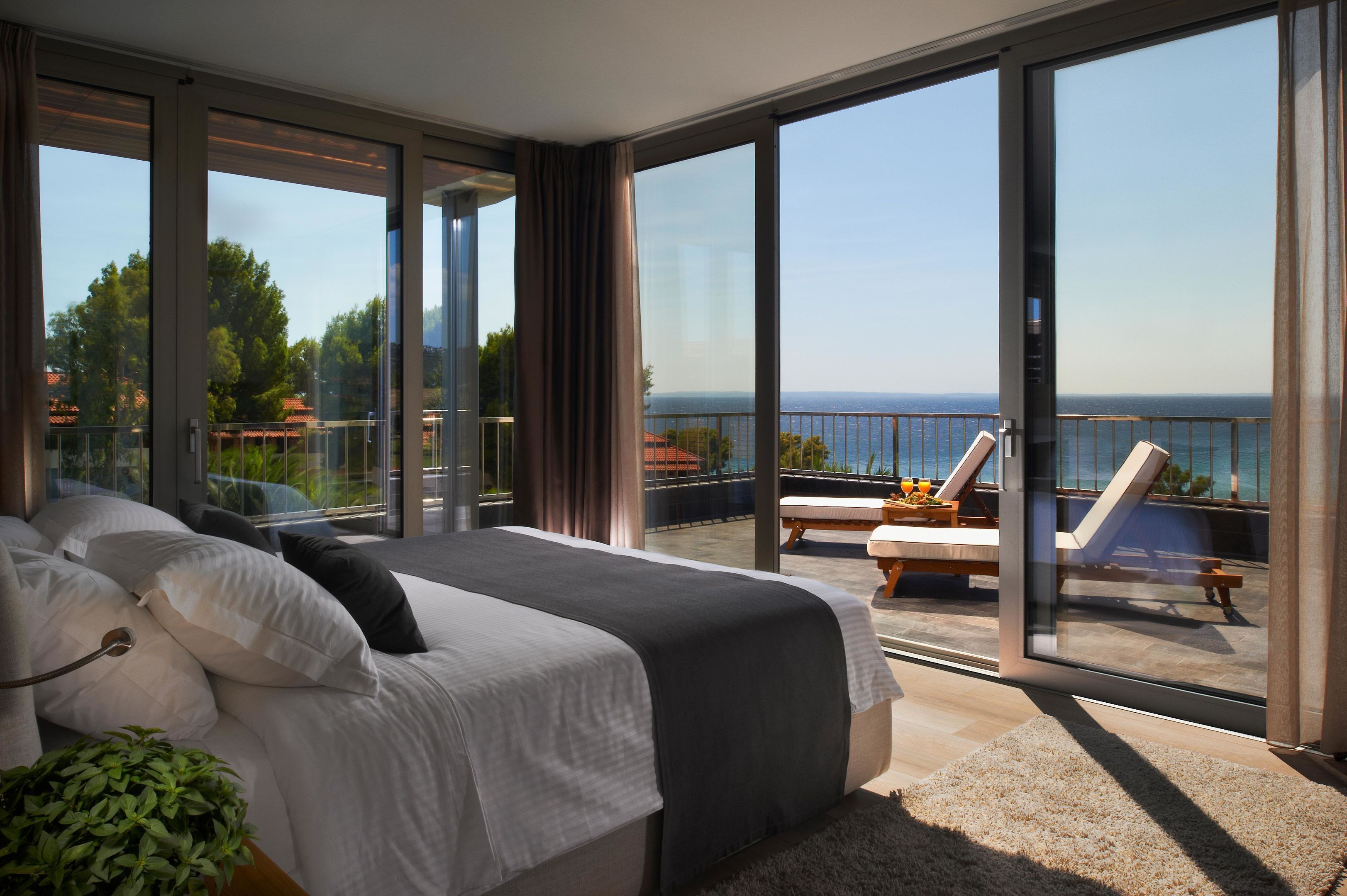 Minibar, in-room safe, desk, blackout curtains