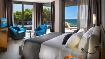 Minibar, Zimmersafe, Schreibtisch, Verdunkelungsvorhänge