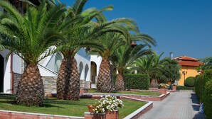 Property grounds - Blue Dolphin Hotel (Polygyros)