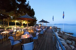 2 restaurants, breakfast, lunch, dinner served; local cuisine