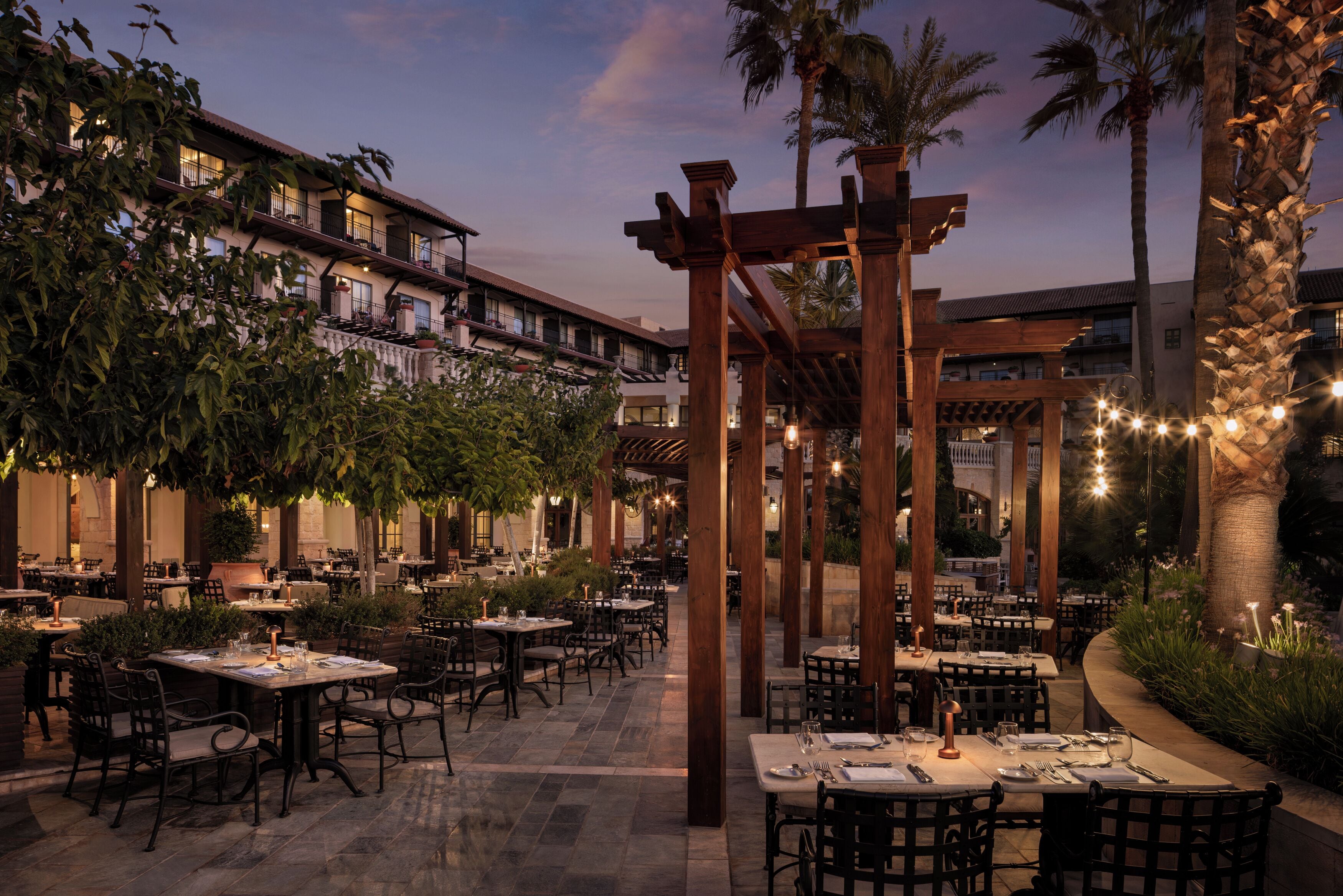 5 restaurants; ze serveren er ontbijt, lunch en diner 