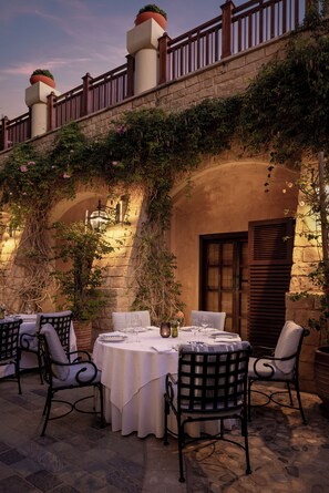 5 restaurants; breakfast, lunch, and dinner served - Elysium (Paphos)