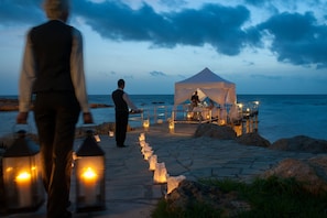 5 restaurants, breakfast, lunch, dinner served; Italian cuisine