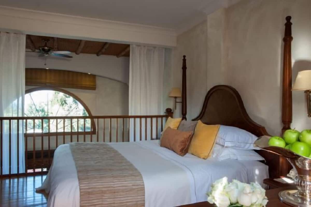 1 bedroom, hypo-allergenic bedding, down duvets, minibar