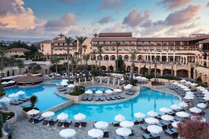 Indoor pool, 2 outdoor pools, sun loungers