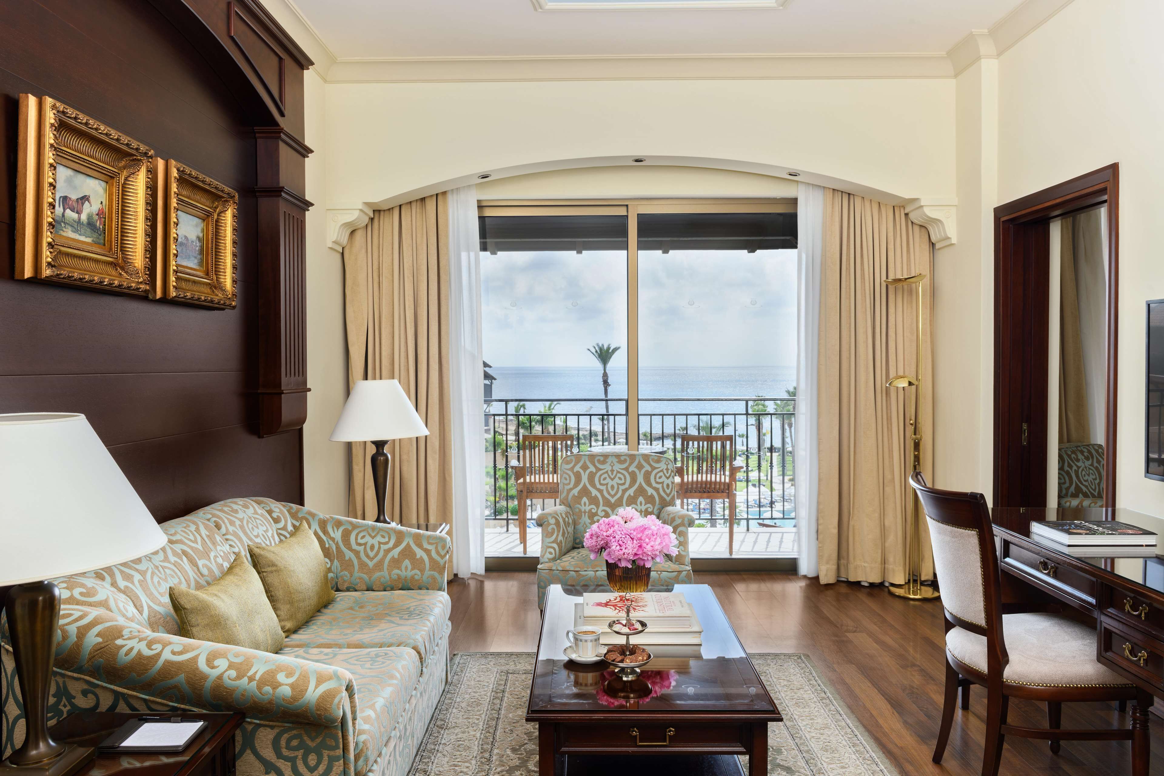 1 bedroom, hypo-allergenic bedding, down duvets, minibar