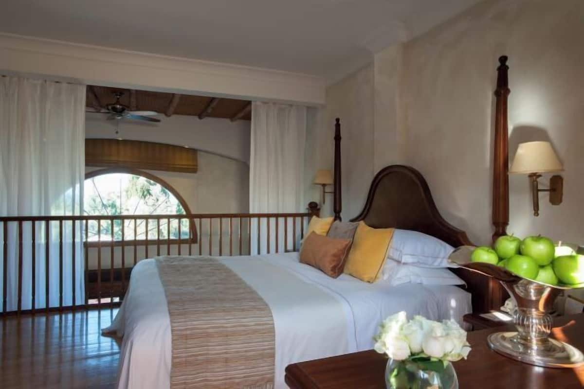 1 bedroom, hypo-allergenic bedding, down duvets, minibar