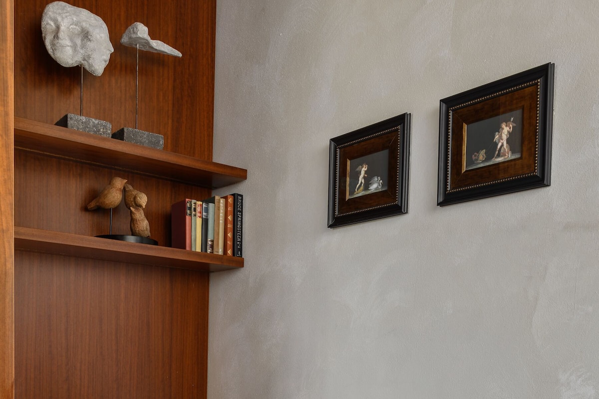 Family Duplex Suite on Royal Garden | 1 bedroom, hypo-allergenic bedding, down comforters, minibar