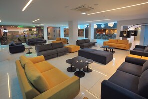 2 bars/lounges, poolside bar