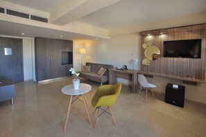 Zimmersafe, Schreibtisch, Verdunkelungsvorhänge, kostenloses WLAN