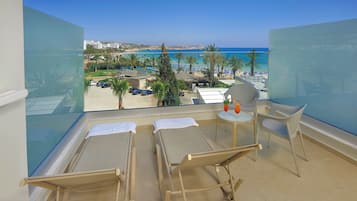Twin Sea View with Large Balcony | 1 quarto, cofres nos quartos, escrivaninha, cortinas blackout