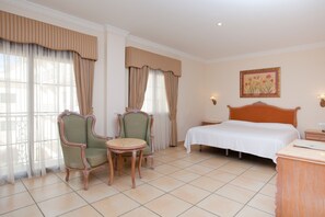 1 chambre, minibar, coffre-fort, bureau