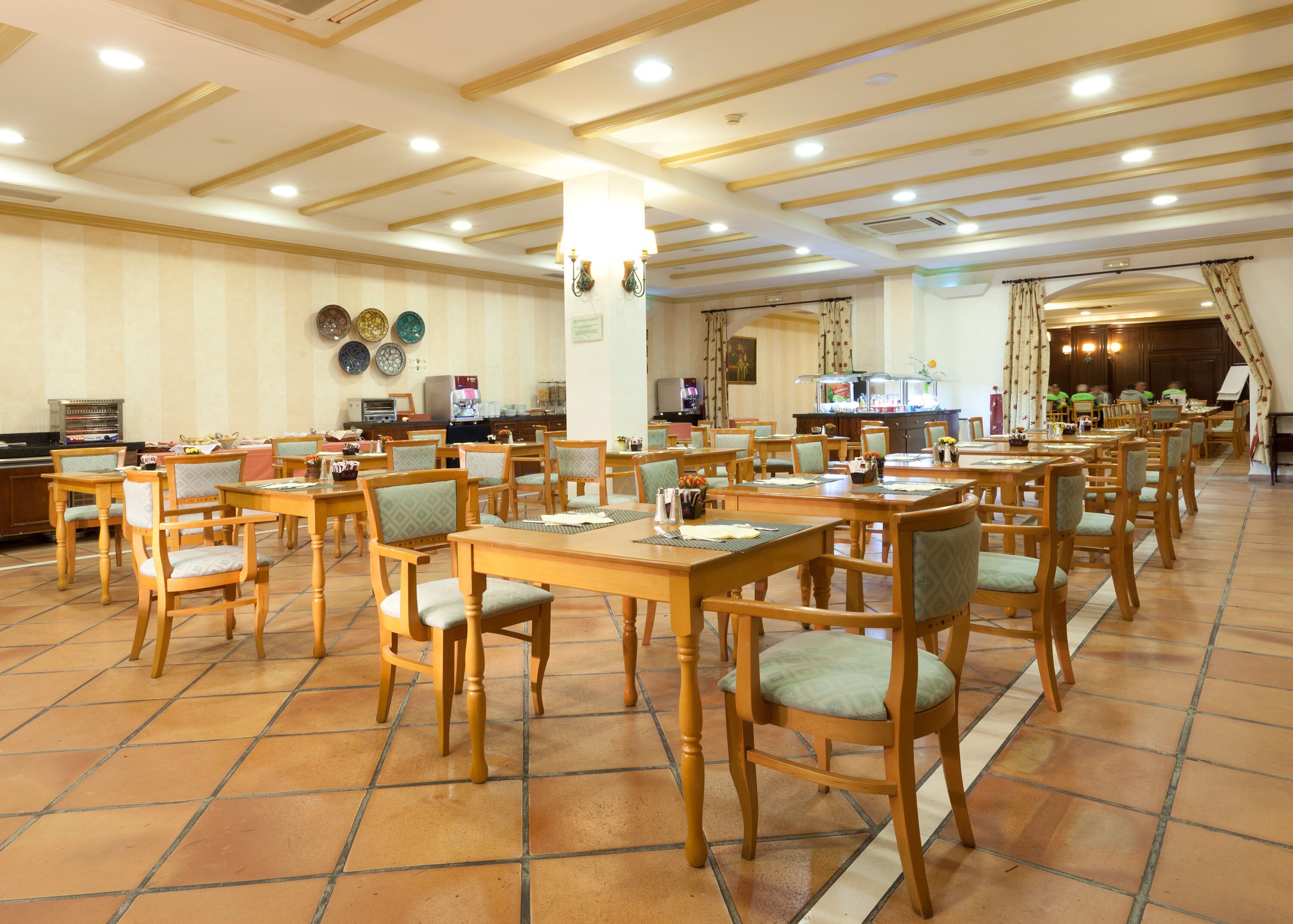 Free daily buffet breakfast 