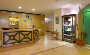 Sauna, hot tub, steam room, Turkish bath/hammam, body treatments