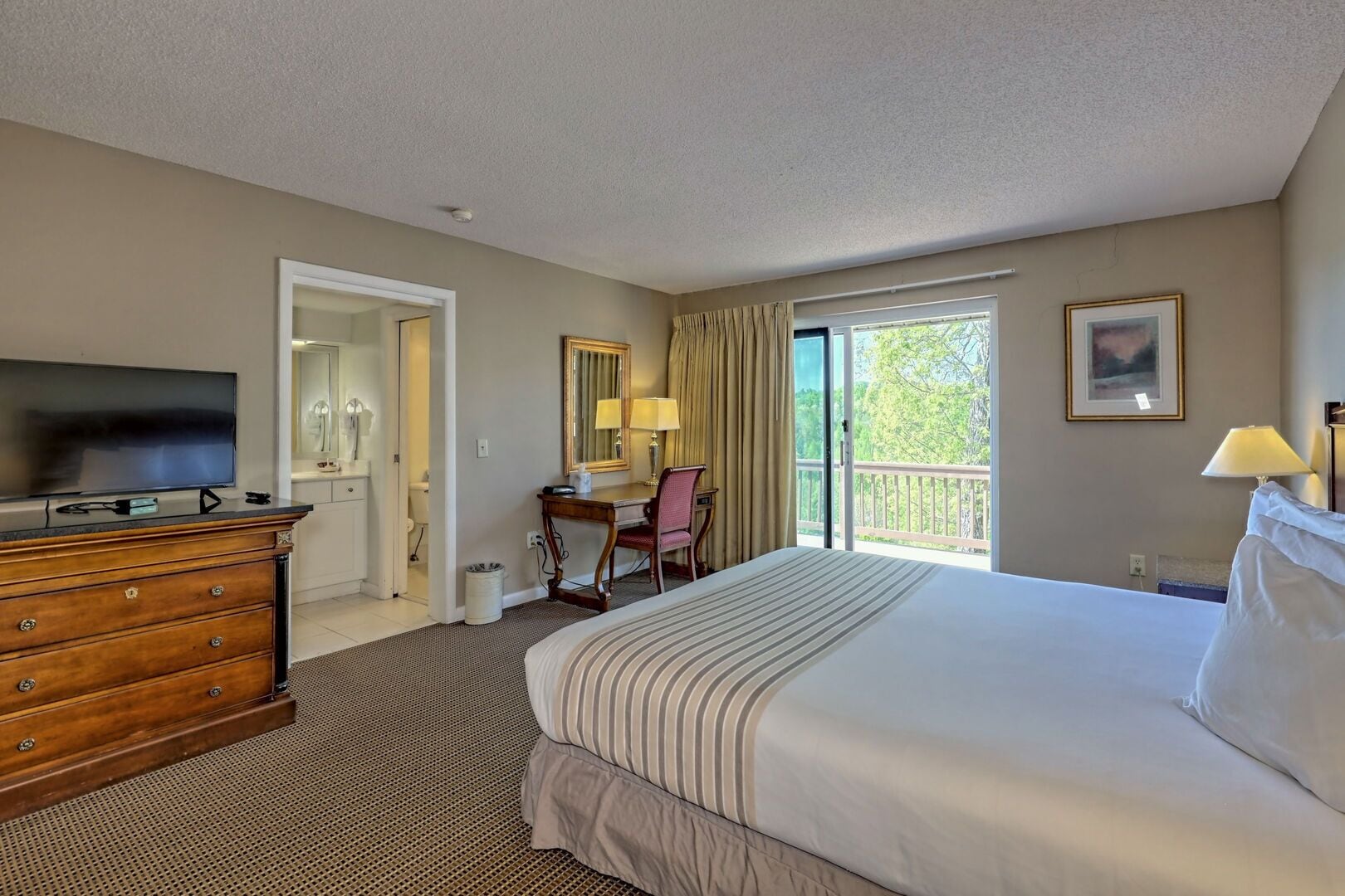 Premium bedding, pillowtop beds, in-room safe, individually decorated