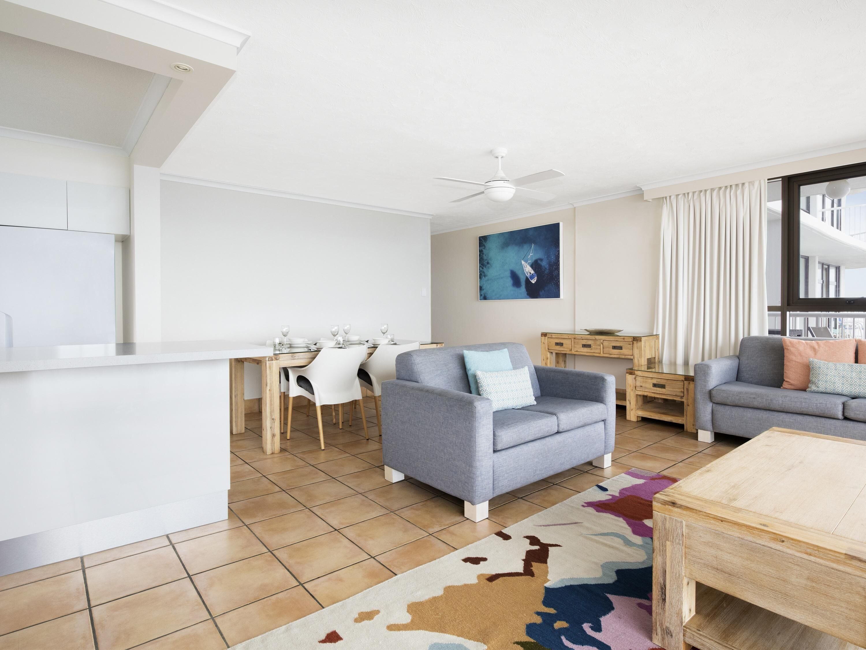 Caja de seguridad en la habitación y sistema de insonorización 