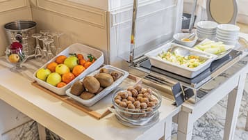 Desayuno buffet (EUR 12 por persona)