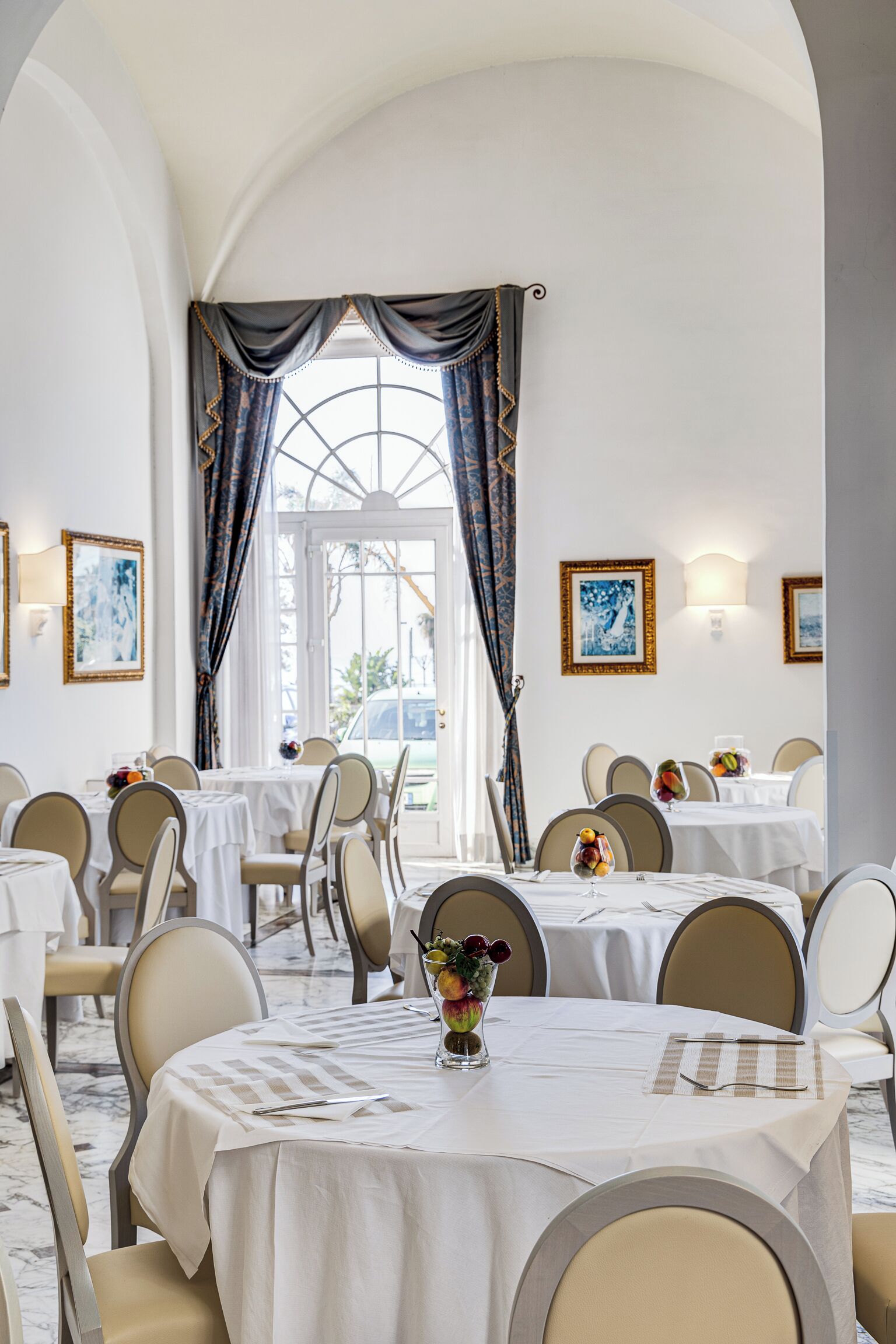 Tägliches Frühstücksbuffet (12 EUR pro Person)