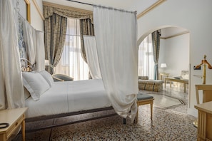 Suite (vista mare) | Minibar, coffres-forts dans les chambres, Wi-Fi gratuit, draps fournis