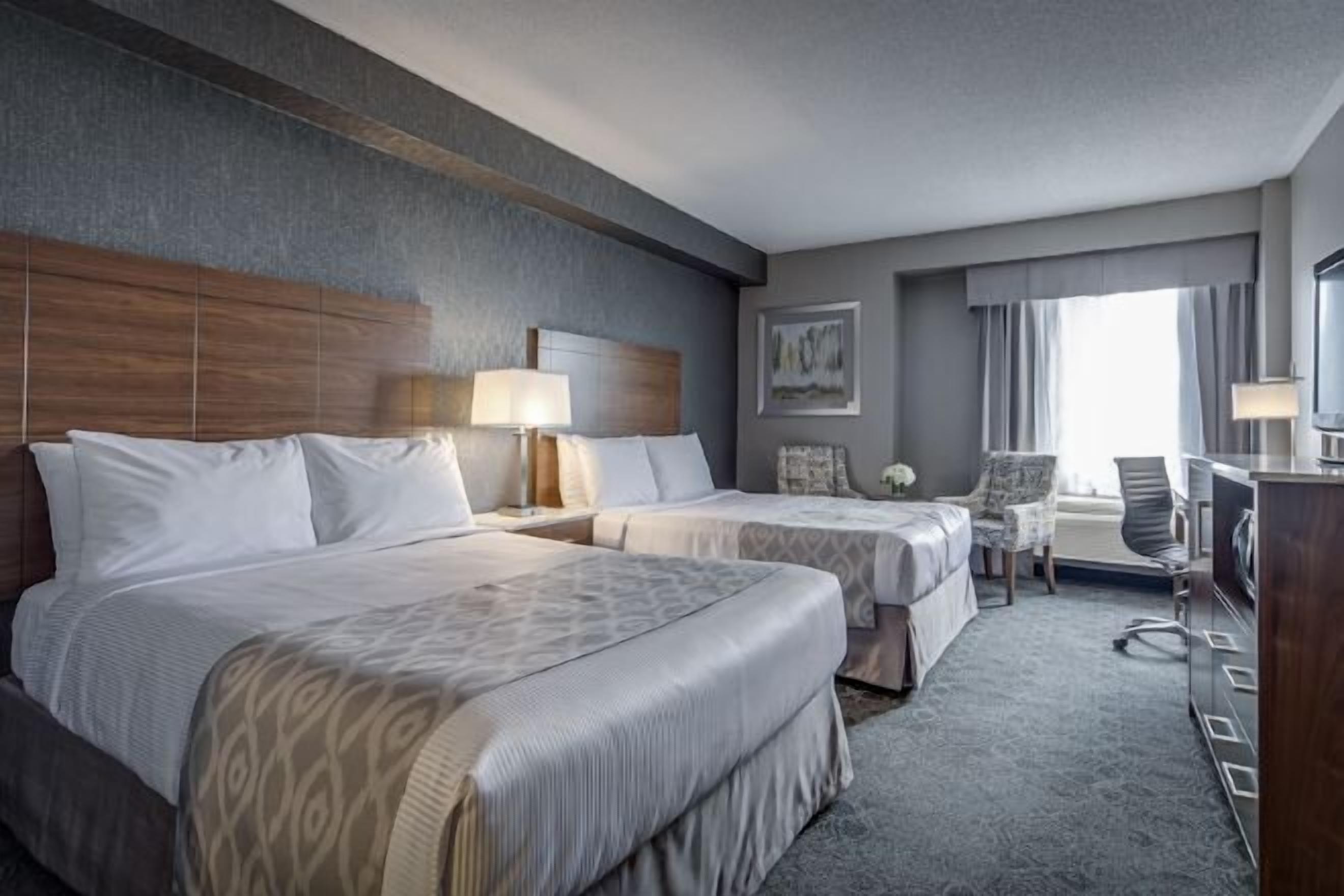 Down comforters, in-room safe, desk, blackout drapes