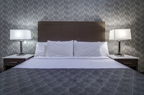 客房 | 羽绒被、客房内保险箱、办公桌、遮光窗帘