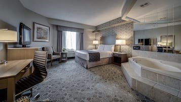 Suite Deluxe, 1 cama de matrimonio | Edredones de plumas, caja fuerte, escritorio y cortinas opacas