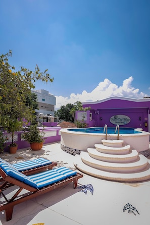 2 outdoor pools